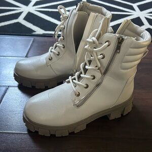 Women’s stylish winter ankle boots